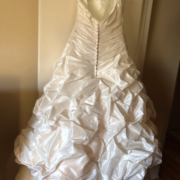 Allure Wedding dress gorgeous gown champagne pearl - Picture 3 of 8